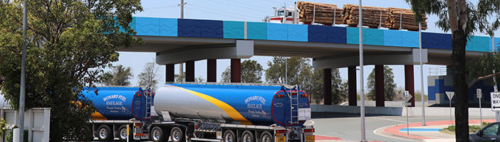 Heavy vehicle and bridge