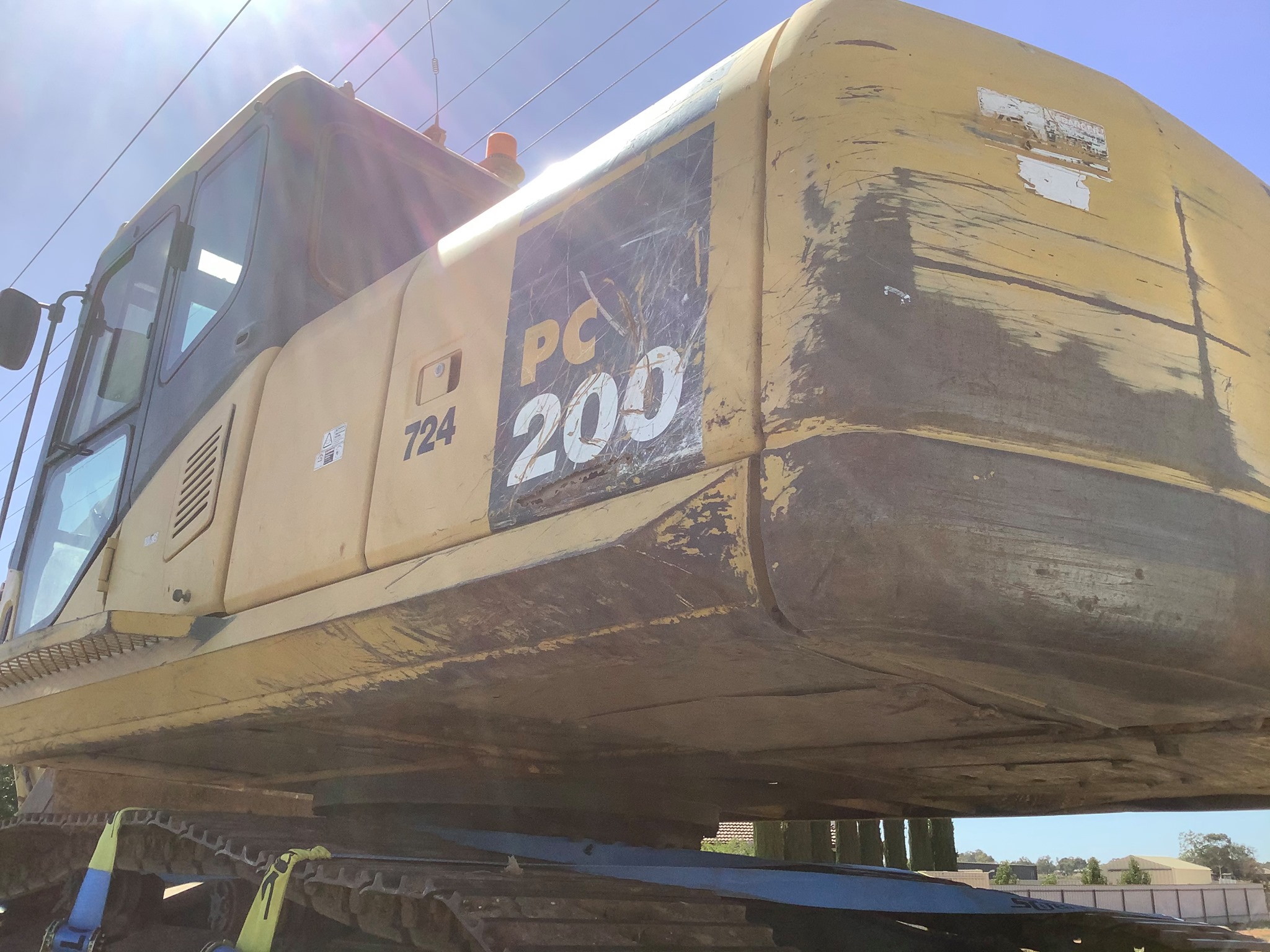 Excavator with unsafe straps